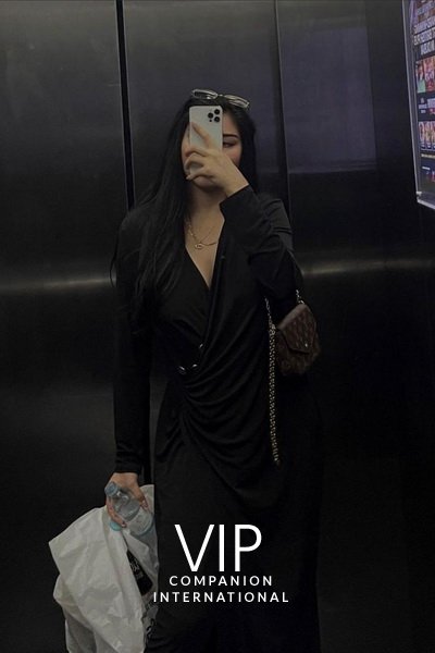 Arletta - brunette Dubai escort 3