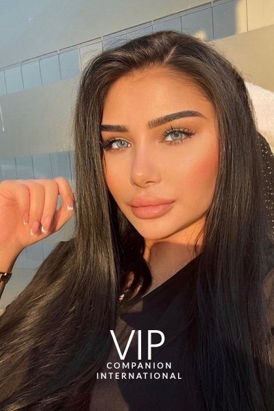 Arletta - brunette Dubai escort 5